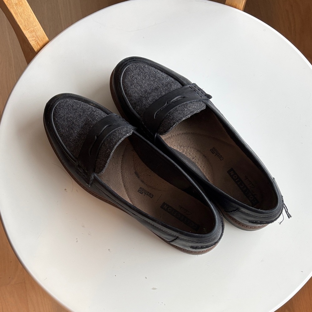 Clarks Women's Black and Gray Loafers
